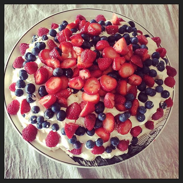 We didn't get pavlova at Christmas time in Thailand. My Mother-in-law made this for our visit home. So YUM!