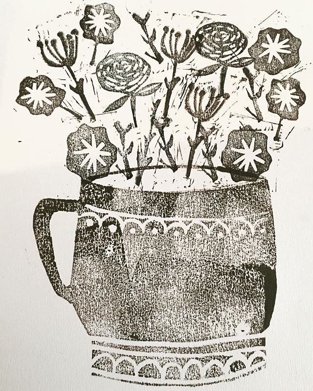 Practicing my Lino printing.  I have to tidy up the Lino pieces, find colored inks in Bangkok (I’m using a 4 year old stamp pad) , work out a registering system and keep practicing. So much fun. Next time you see this mug of flowers hopefully 🤞 it’s 100% improved.